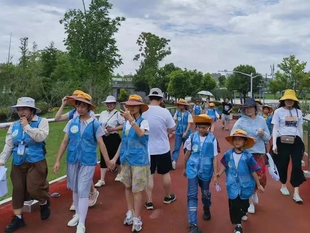 “四季水乡儿童友好独立营”项目入选“2024上海市儿童参与优秀案例”→(图1)