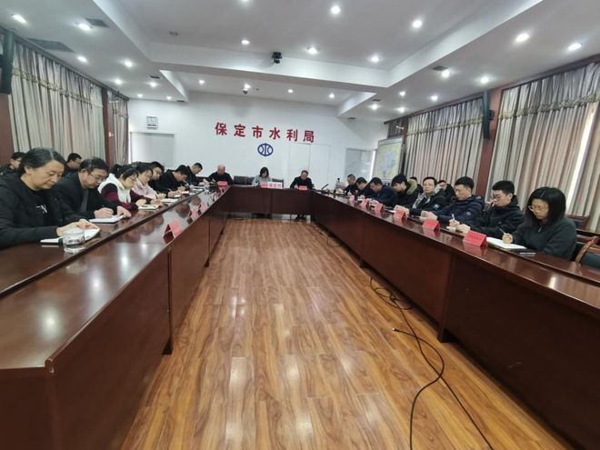 河北保定：水利局迎汛筑安全(图1)
