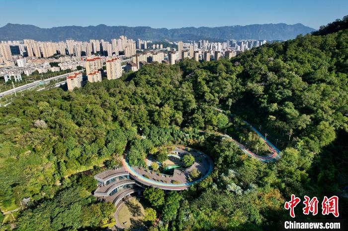 福建生态环境质量稳中有升 九设区城市空气优良天数比例981%(图1)