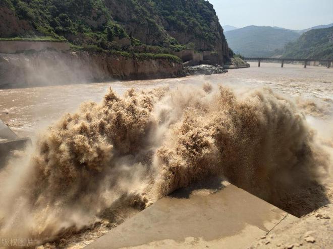 三峡大坝建成18年竟已经淤积20亿吨泥沙！最终会导致什么后果(图4)