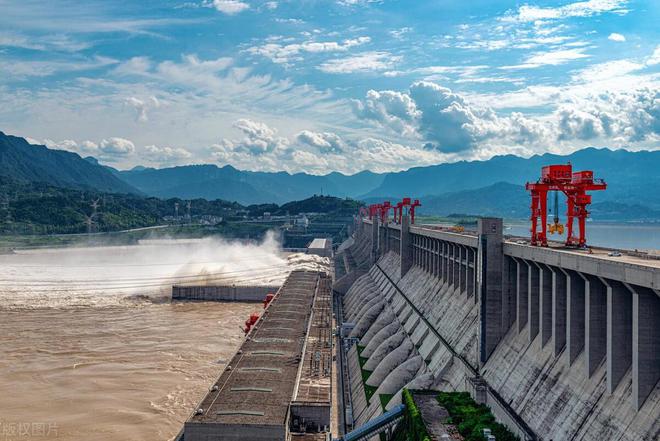 三峡大坝建成18年竟已经淤积20亿吨泥沙！最终会导致什么后果(图10)