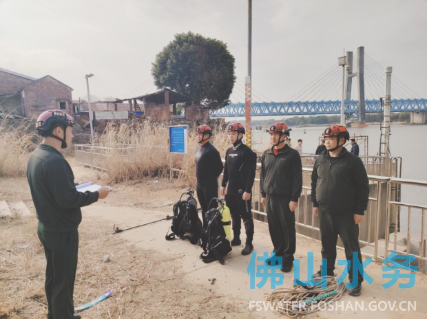 ‌织密备汛“安全网” 打好防汛“主动仗”——我市防汛抢险潜水队完成五区汛前水利工程水下勘察(图1)
