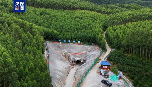 广西来宾下六甲灌区江头隧洞顺利贯通(图2)