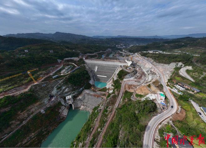 重庆市藻渡水库大坝填筑完成 构筑渝黔防洪新屏障(图2)