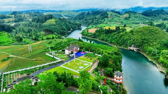 黔山秀水“新答卷”(图1)