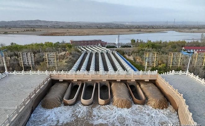 5700亿立方米水必须留住！中国超级工程：喂饱西北重获新生(图3)