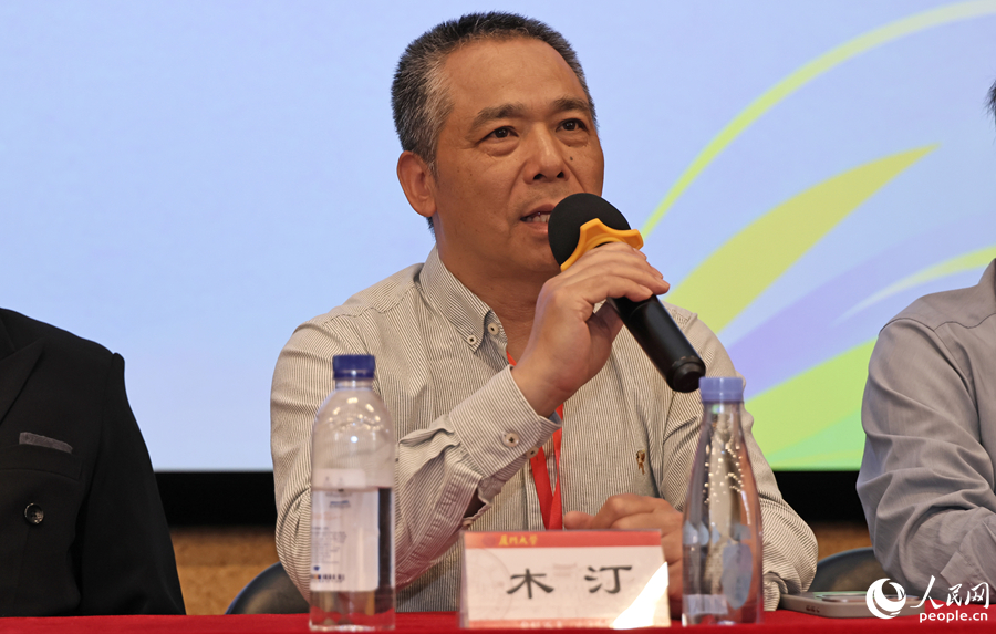 青春如何“长”出诗？八位跨界诗人与厦大学子对话(图3)
