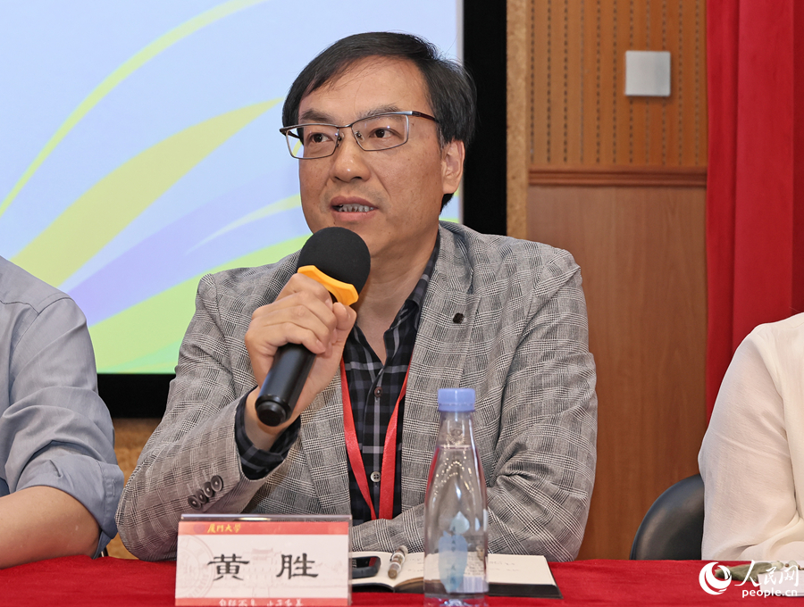 青春如何“长”出诗？八位跨界诗人与厦大学子对话(图6)