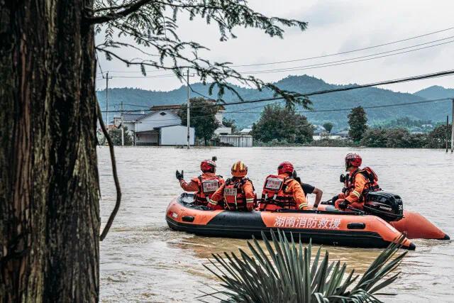 众志成城筑防线风雨同舟护家园——湖南全力开展防汛抢险救援纪实(图1)