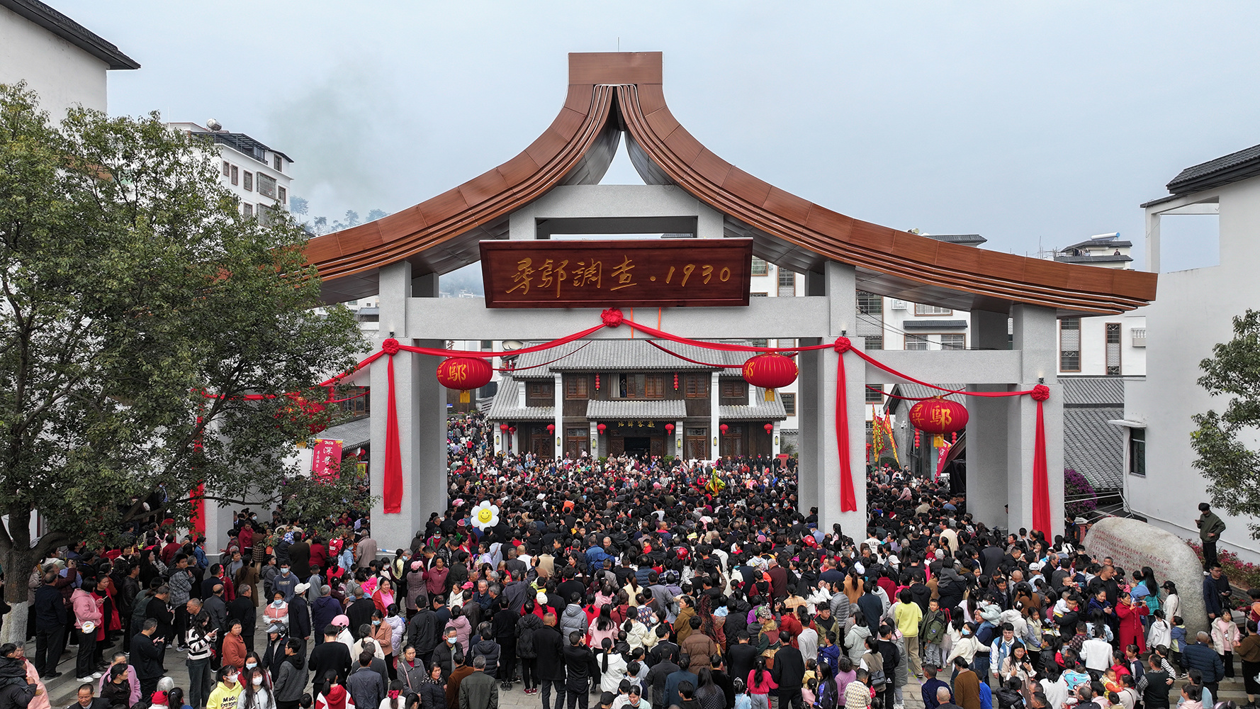 情注红土接力奋进(图)(图4)
