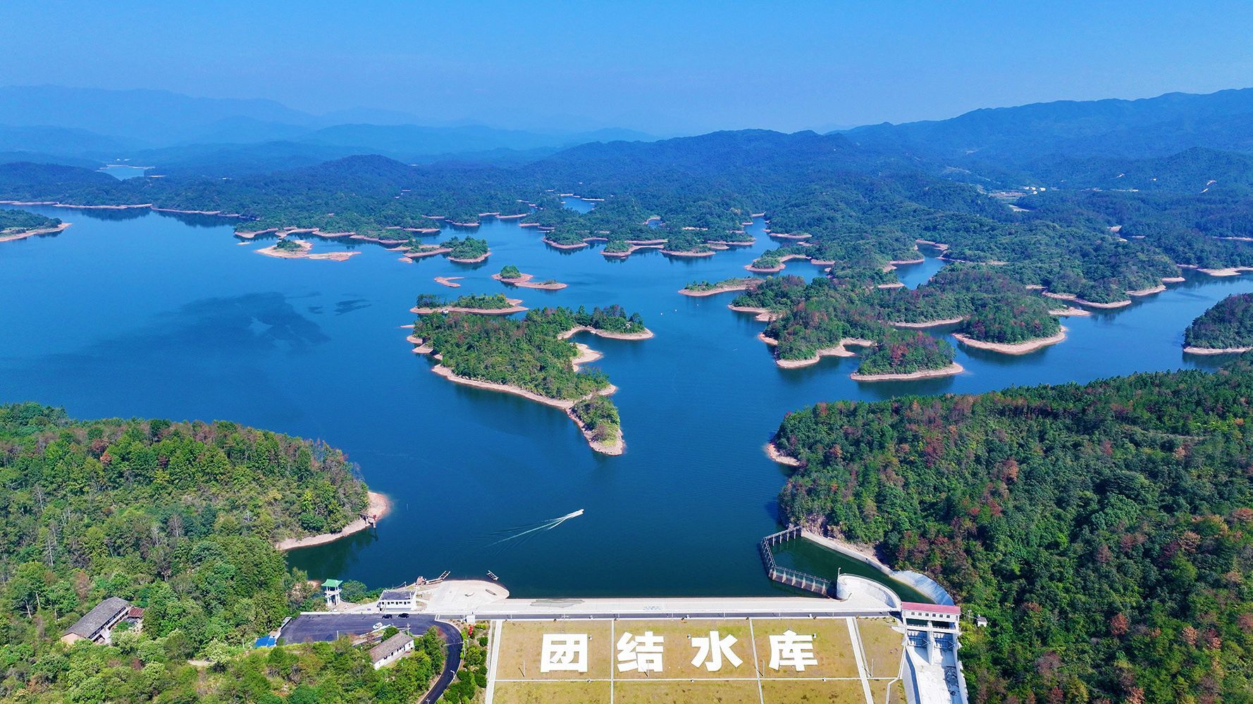 情注红土接力奋进(图)(图7)